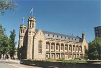 �����׵´�ѧ